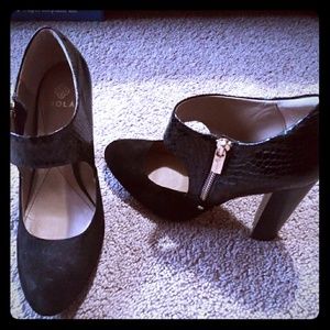 Suede and patent leather high heeled mary janes